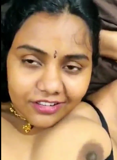 ஈரமான ரோஜாவில் பூலை தேய்க்கும் போது கிறங்கிபோனேன்